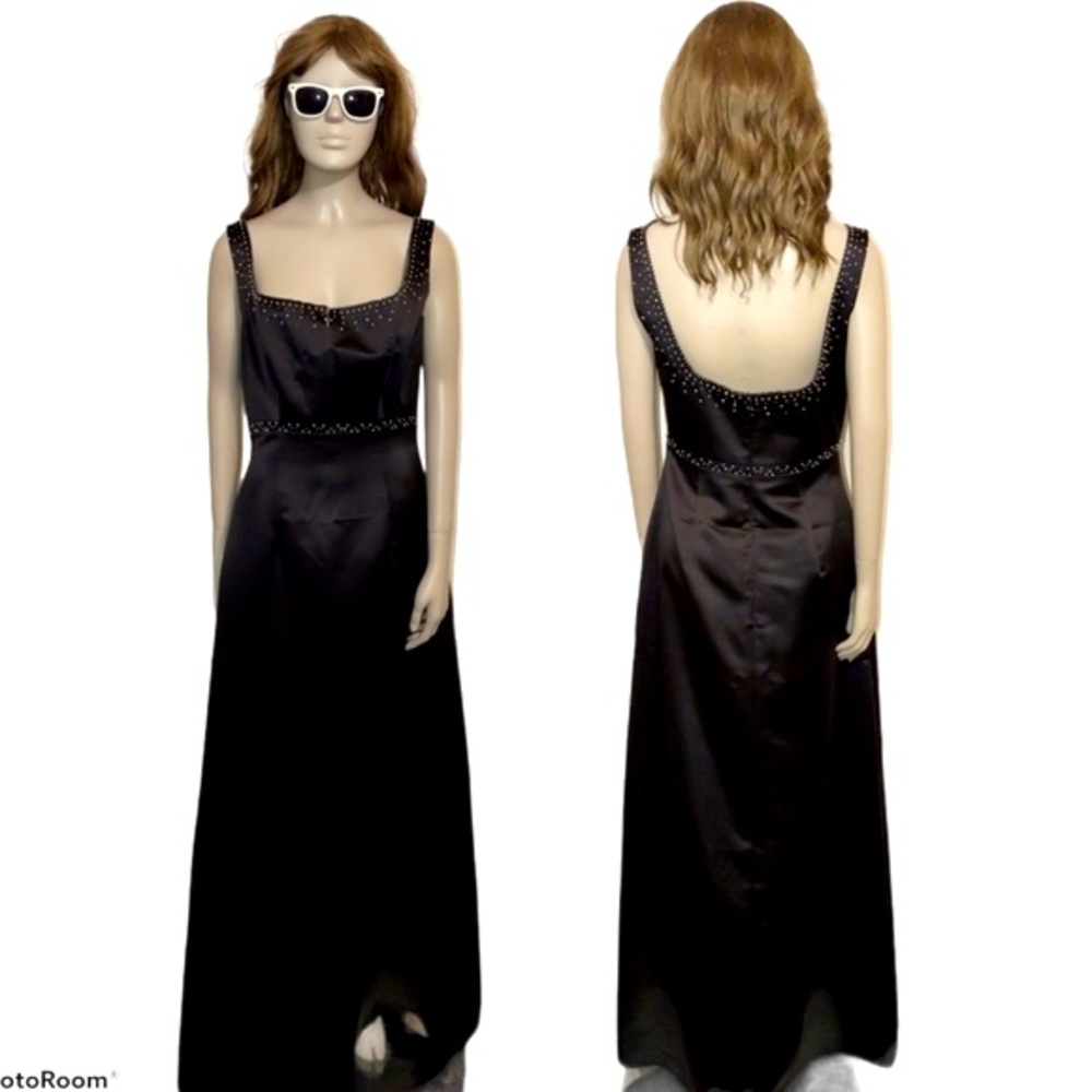 B2 ⭐️ Stunning Floor Length Beaded Satin Evening Gown